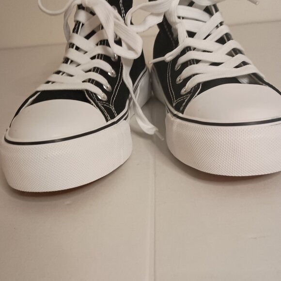 Black Embroidered Crane Bird Nature Scene High Top Sneakers Women’s Size 7 NWT - Picture 9 of 15